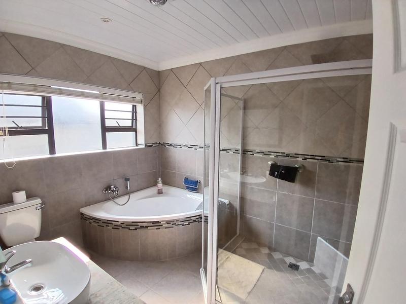 3 Bedroom Property for Sale in Stilbaai Wes Western Cape